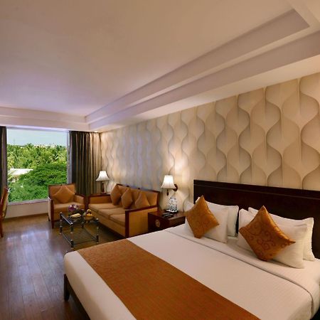 Clarks Inn Airport Hotel Хубли Экстерьер фото